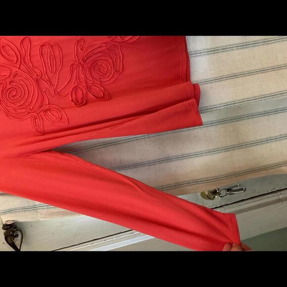 Soft Surroundings Coral Flower embossed Long Sleeved t-Shirt Large - Picture 3 of 6